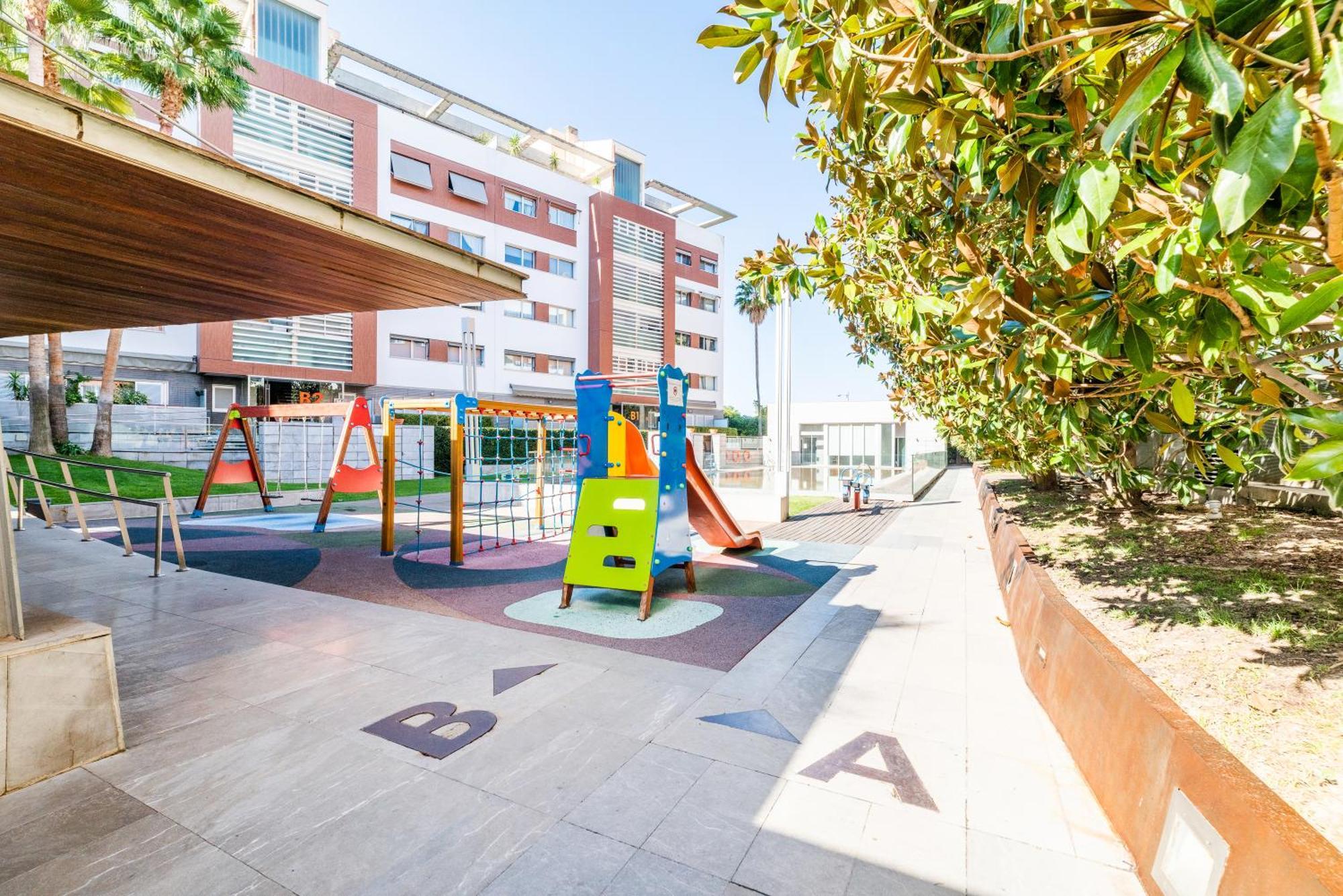 Tuguest Avenida De La Investigacion - Free Parking Lägenhet Granada Exteriör bild